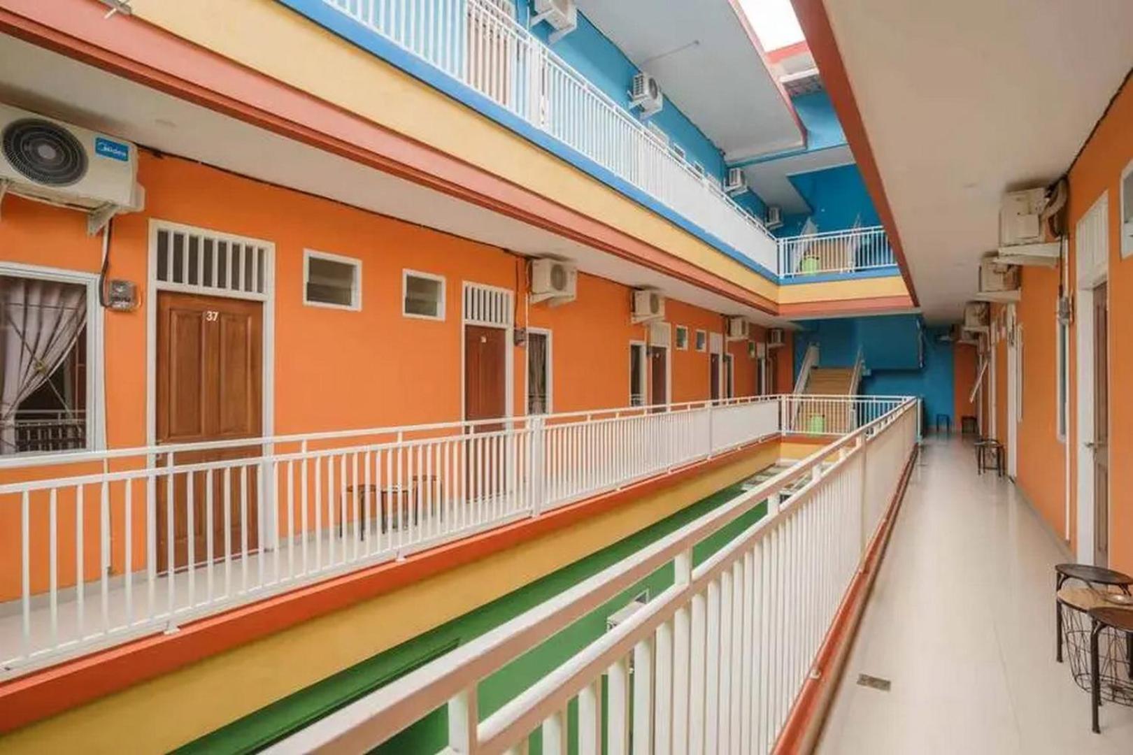 Hotel Reddoorz Ubl Lampung 2 2*